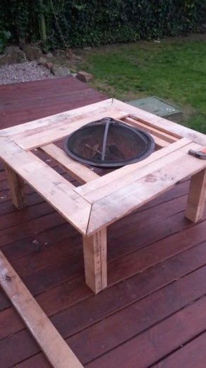 DIY tafel met vuurschaal passen en meten