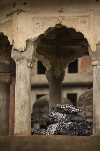 03-PH135609_SVARTAN_kussens