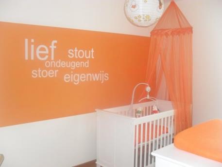 oranje babykamer
